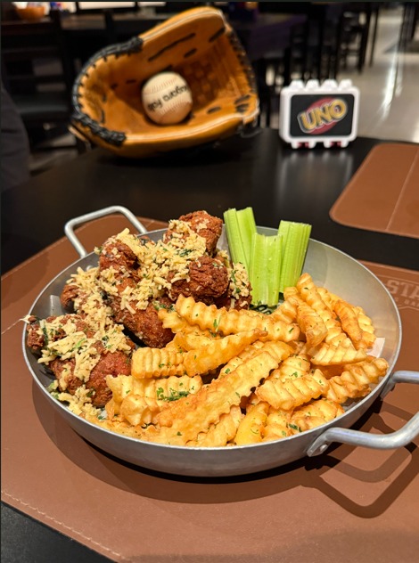 BONELESS Wings + fritas